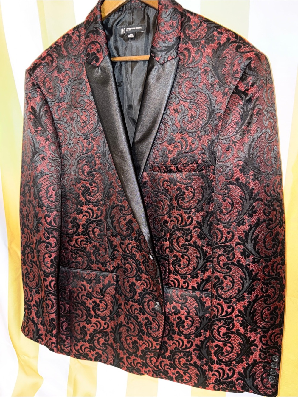 Men’s 48R brocade tuxedo jacket